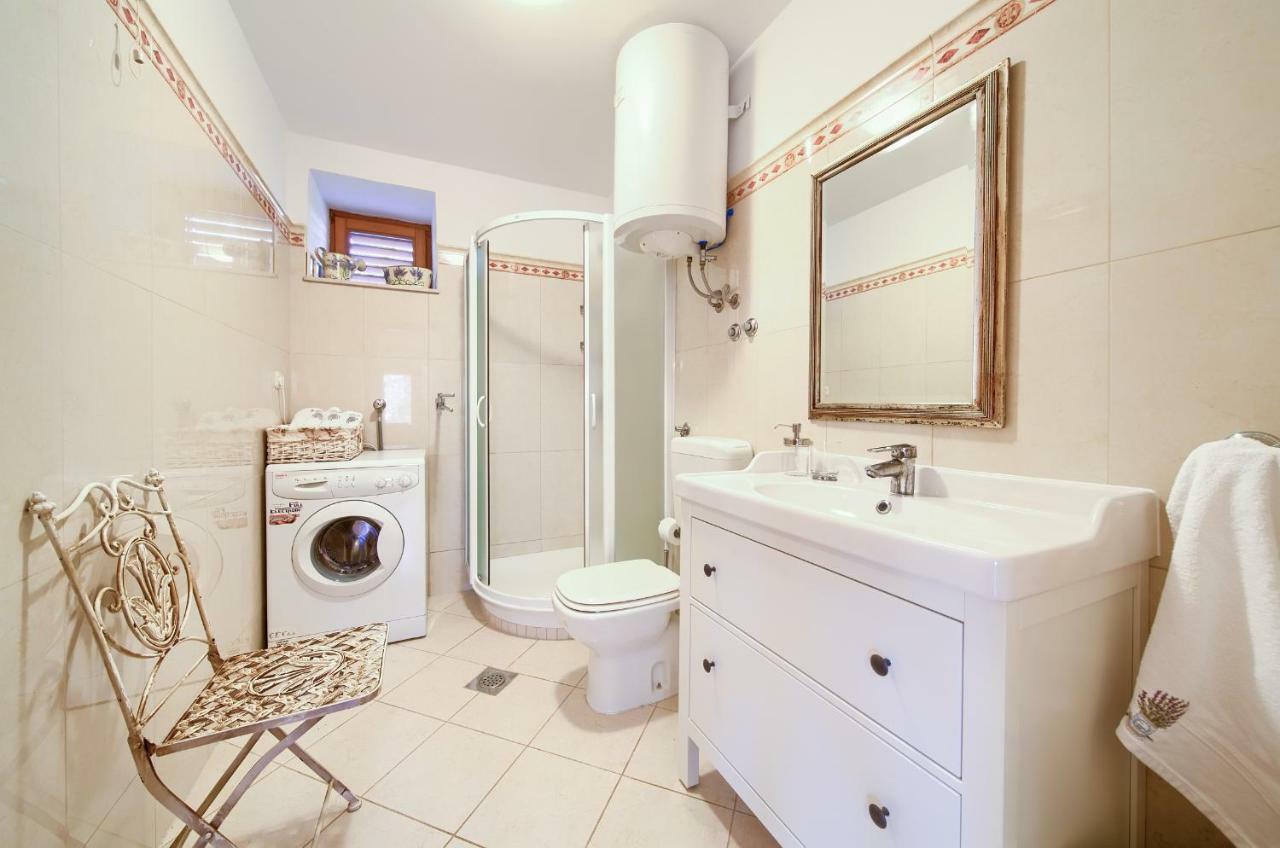 Holiday Home Lavanda Kornić Екстериор снимка